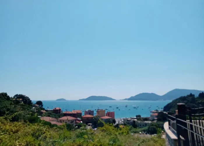 Comfortable With Sea View In Apartmán